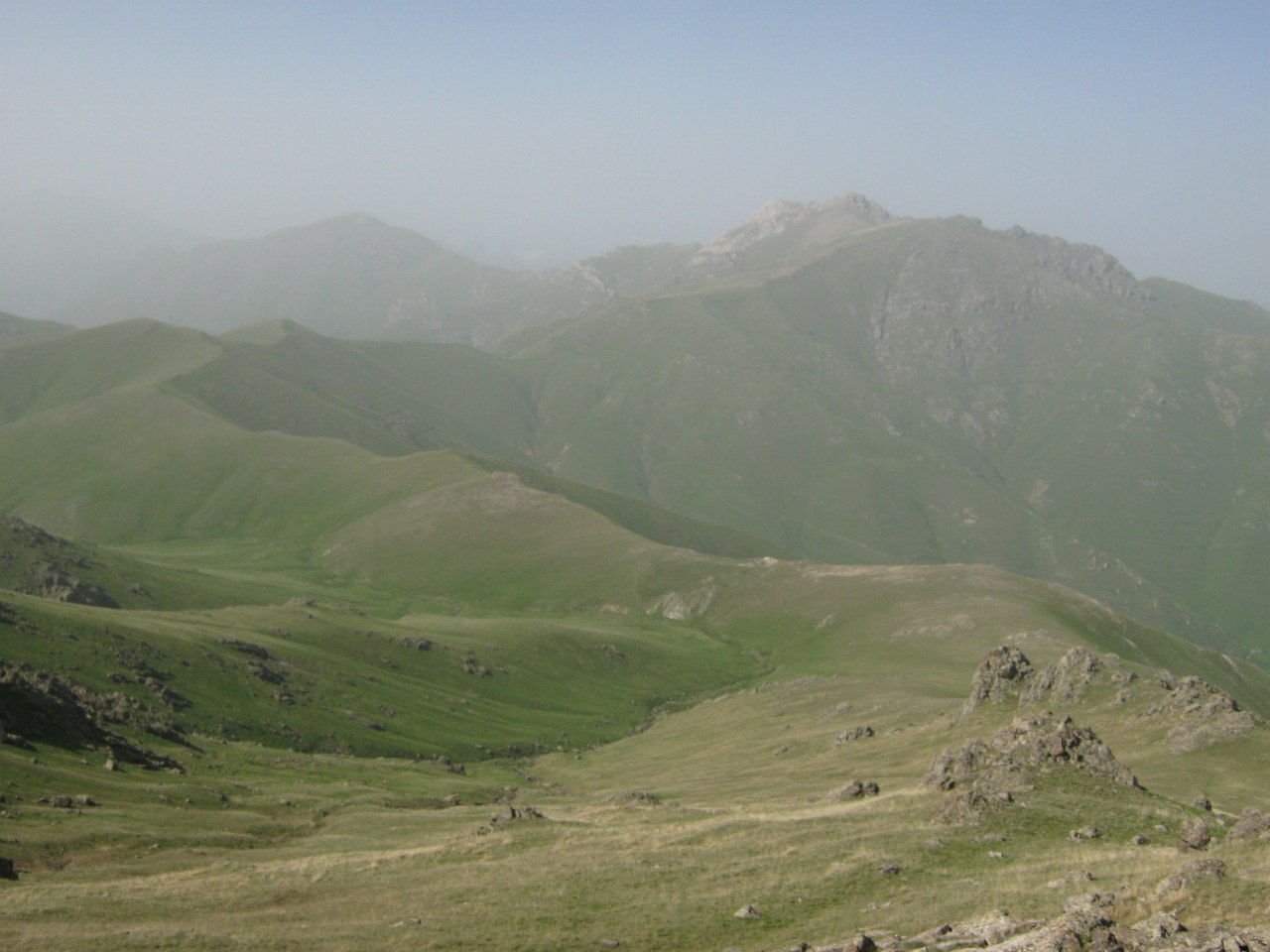 Вид с Багац сар на гору Куступ